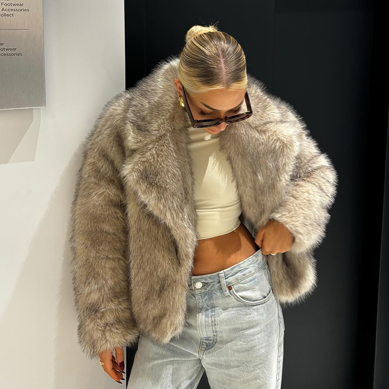 Streetwear Brands 2026 - Jaqueta Feminina de Pelo Sintético Degradê
